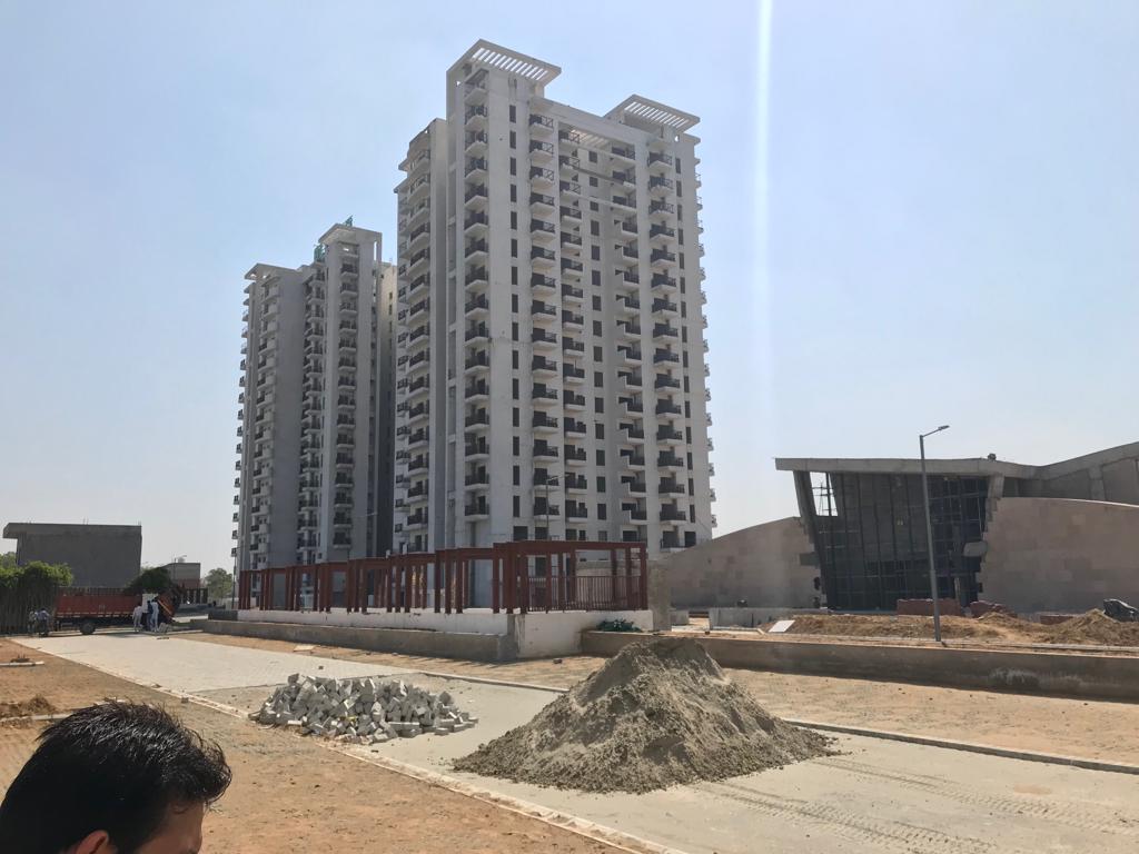 Maxworth City Residence