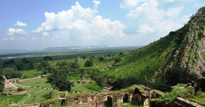 Breez The Polo Reserve Floors Banner