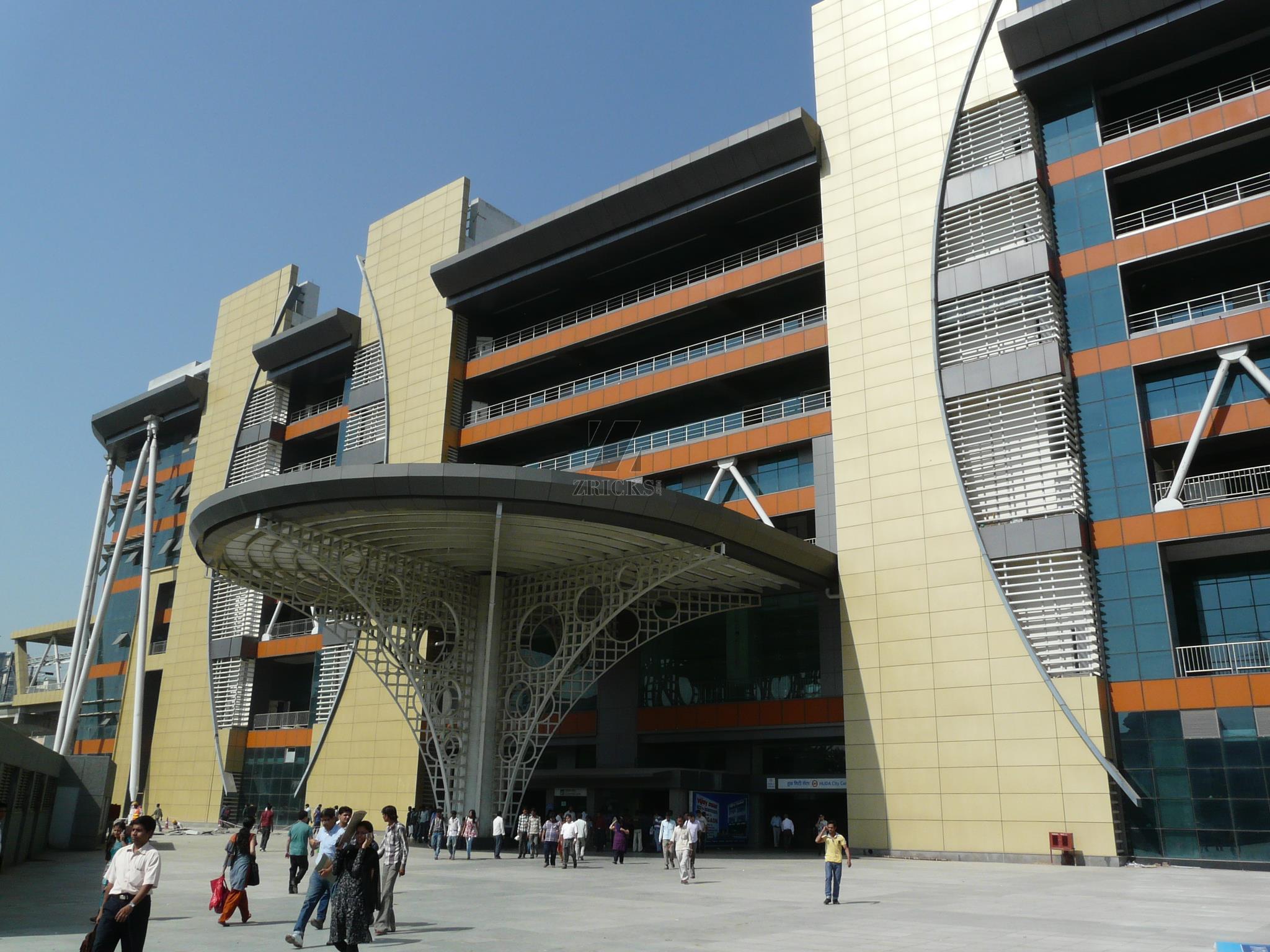 Сити центр метро. Офисное здание Centra Metropark. Mirdiff City Centre to Metro Station. Rapid Metro Gurgaon.