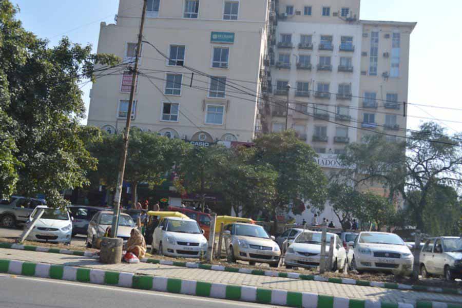 DLF Super Mart II Banner