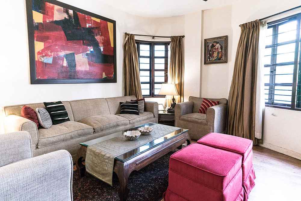 Inside pics of Mandira Bedi's palatial home in Bandra, Mumbai – Zricks.com