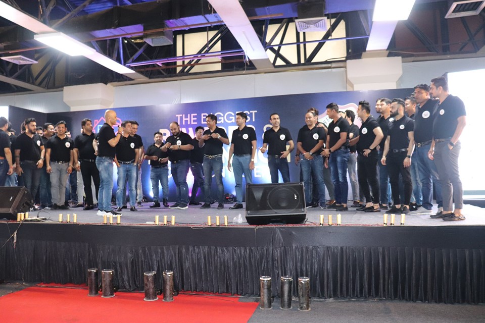 Investors Clinic rewards its key performing employees with gifts worth INR 6 crore Update